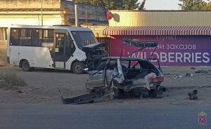 В Волгограде водитель без прав на ВАЗ-2113 врезался в «ГАЗ» — есть пострадавшие