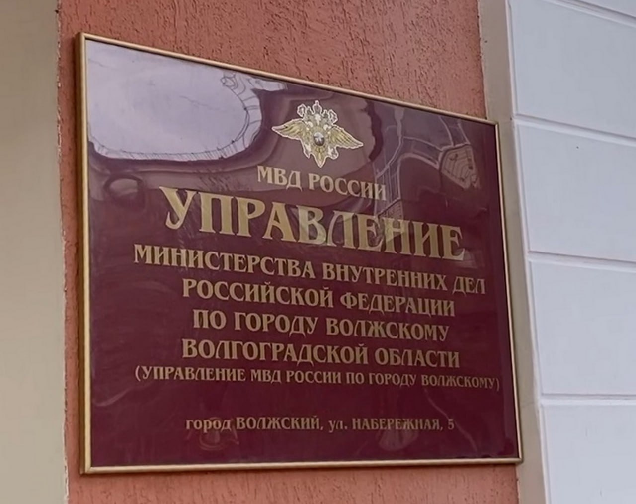 В Волжском полицейские задержали женщину, ранившую сожителя ножом