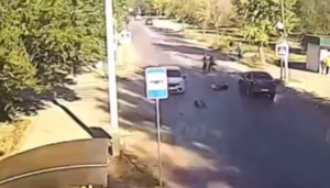 В Волжском водитель Рено сбил мать с ребёнком на «зебре»