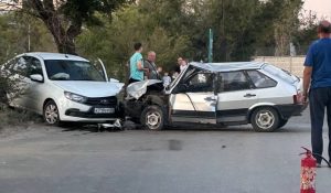 Во Волжском на спуске к СНТ «Энергетик» произошло серьёзное ДТП