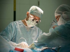 Волгоградские врачи провели уникальную операцию мужчине с «нырятельской» травмой