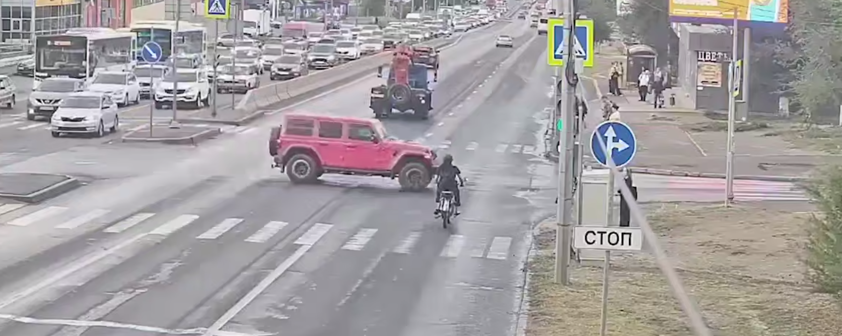 В Советском районе Волгограда утром  столкнулись «Джип» и мопед «Альфа»