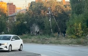 В Волгограде дети забросали камнями жильцов аварийного дома