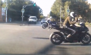 В Волгограде колонна байкеров пронеслась на красный свет