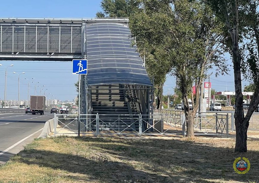 В Волгограде открыт новый надземный пешеходный переход в Дзержинском районе