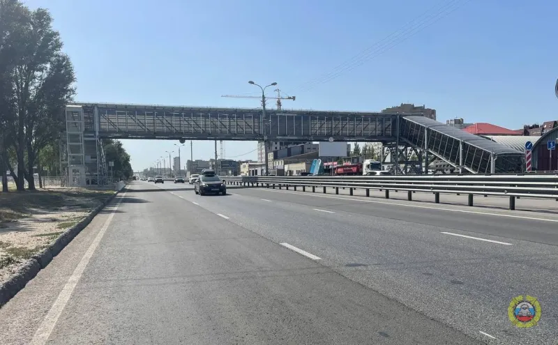 В Волгограде открыт новый надземный пешеходный переход в Дзержинском районе