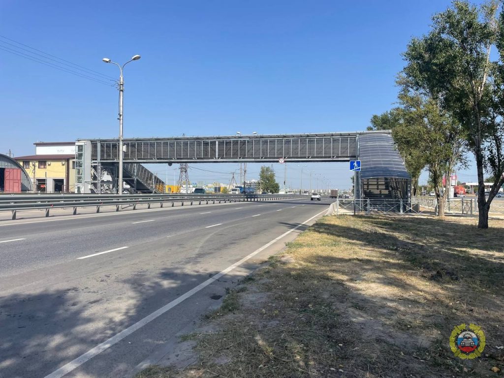 В Волгограде открыт новый надземный пешеходный переход в Дзержинском районе