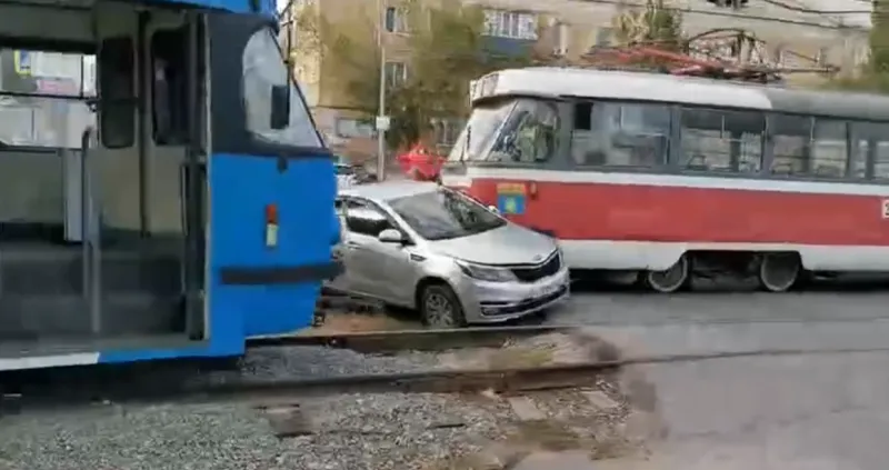 Авария на перекрёстке Буханцева и Новоузенской