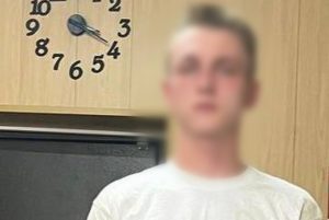 В Волжском задержали курьера телефонных мошенников