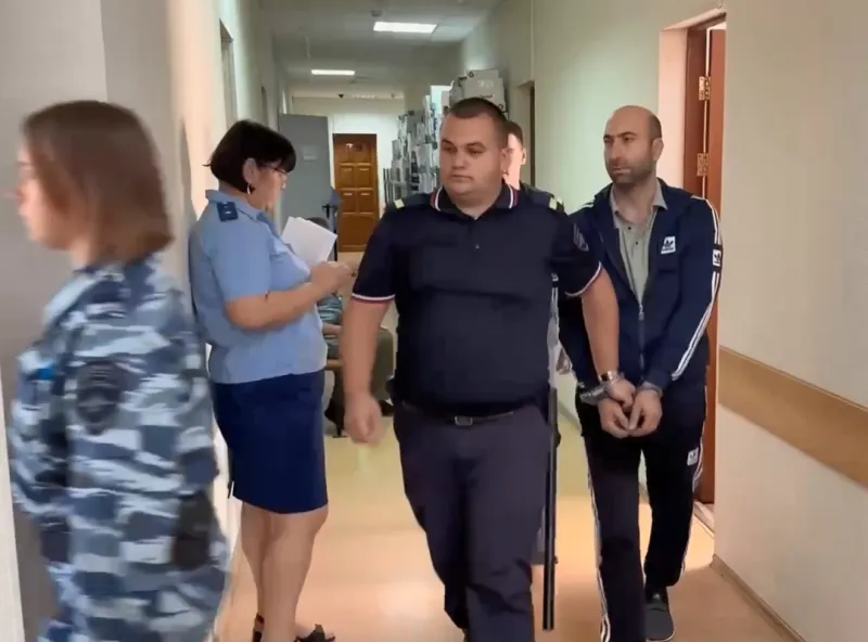 Суд арестовал водителя маршрутки, насмерть сбившего ребёнка в Волжском