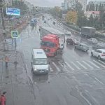 В Волгограде грузовик протаранил остановку в Красноармейском районе