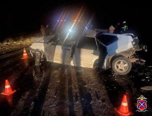На трассе под Жирновском лоб в лоб столкнулись два авто — погибли оба водителя и пассажиры