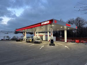 В Волгограде «Лукойл» запретил заливать бензин в канистры из соображений безопасности