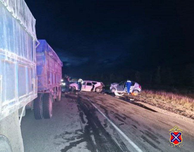 На трассе под Жирновском лоб в лоб столкнулись два авто — погибли оба водителя и пассажиры