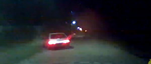 В Светлоярском районе полицейские открыли огонь по колесам нарушителя, чтобы остановить его автомобиль