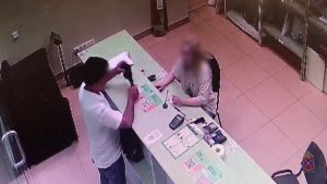 Полиция Волжского раскрыла аферу с обманом 85-летней женщины