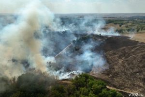 В Среднеахтубинском районе Волгоградской области локализовали крупное возгорание у Тумака