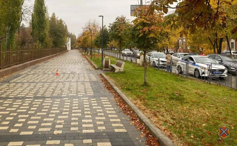 В Волгограде разыскивают самокатчика, сбившего подростка