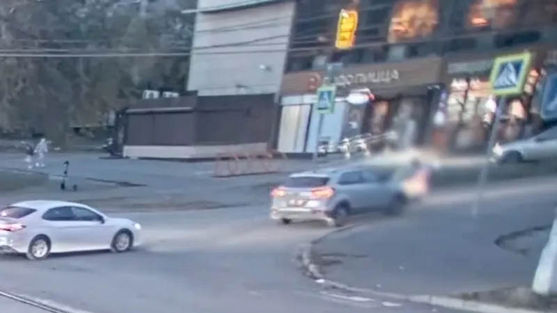 Видео наезда в Волгограде: водитель «Хендэ Крета» сбил двух пешеходов