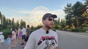 Телеведущие ТНТ испытали аттракционы ЦПКиО Волгограда в шоу «Кто куда»
