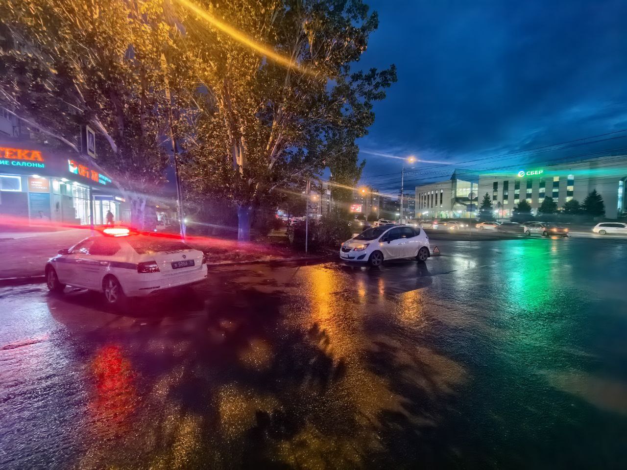 В Волгограде на бульваре Энгельса столкнулись два автомобиля