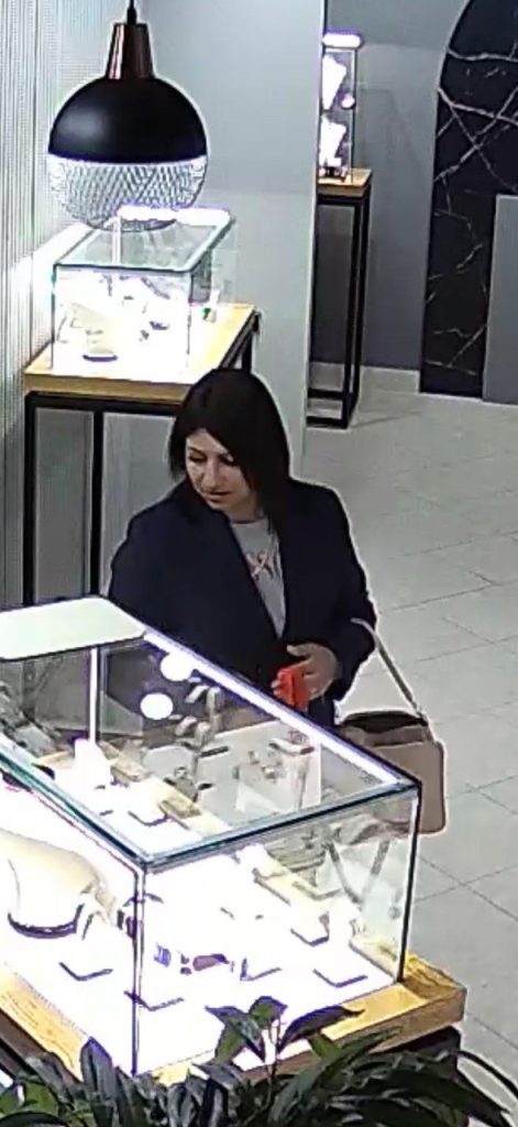 В Волжском совершено ограбление ювелирного дома «ЛАВЕРНА»