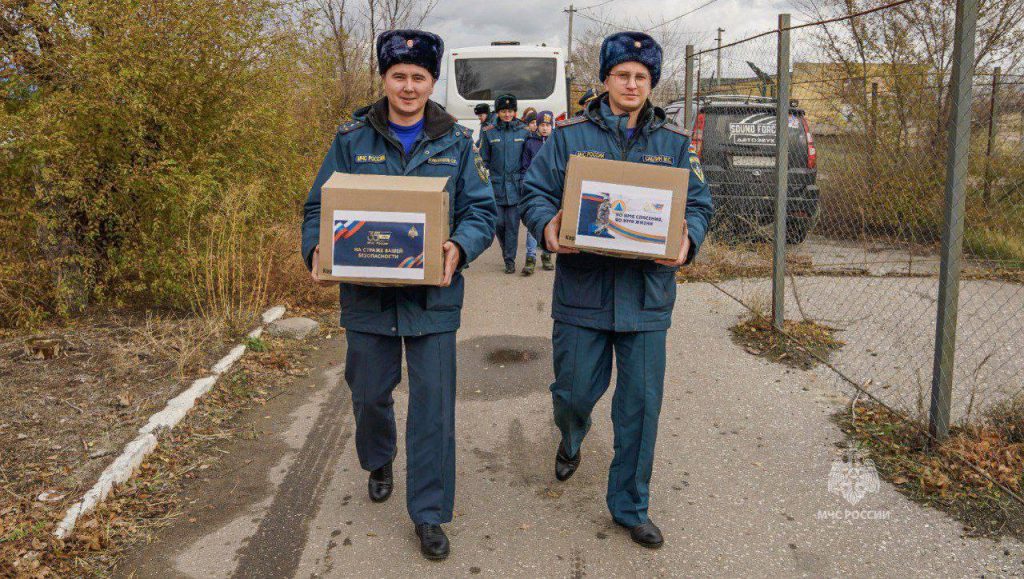 Волгоградские спасатели помогли зооцентру «Дино» в рамках акции «35 добрых дел»