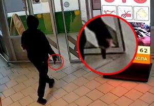 В Камышине задержали мужчину, напавшего на продавца с пистолетом