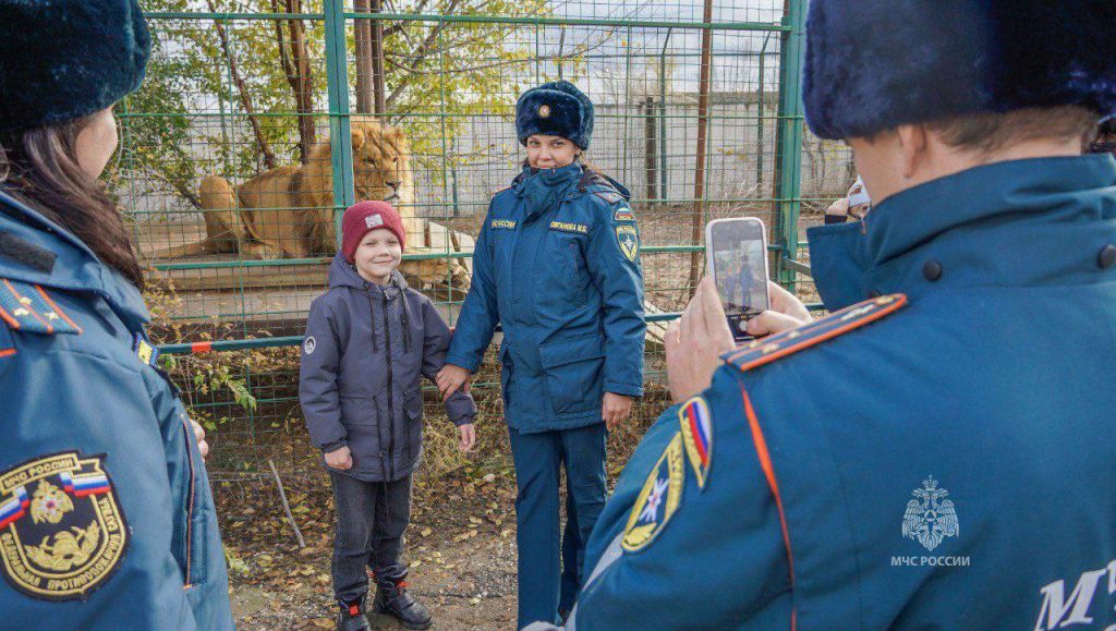 Волгоградские спасатели помогли зооцентру «Дино» в рамках акции «35 добрых дел»