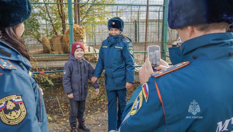 Волгоградские спасатели помогли зооцентру «Дино» в рамках акции «35 добрых дел»