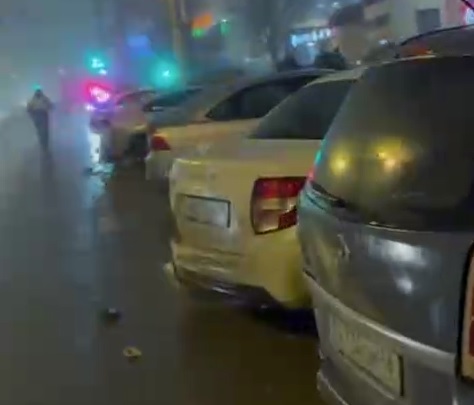 Пьяный водитель в Волгограде протаранил семь машин и снес дорожный знак