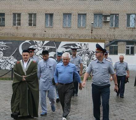 «Склоняют принимать ислам и вымогают деньги»: ужасы в волгоградской колонии