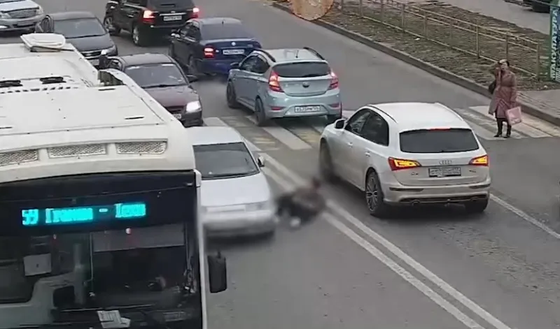 На улице Батова 13-летнюю девочку сбил автомобиль «ВАЗ»