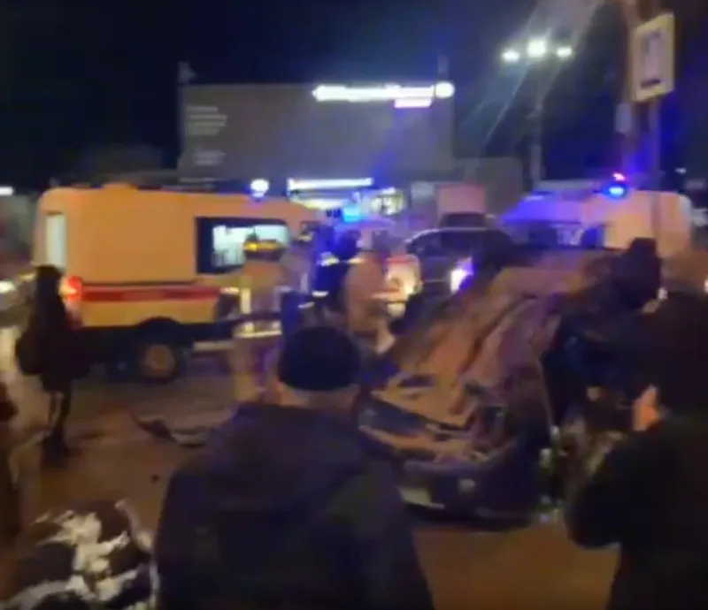 Серьёзная авария на Генерала Батова в Волгограде — машины искорёжены после столкновения