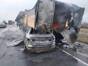 На трассе «Сызрань–Саратов–Волгоград» сгорела Kia Rio: три человека погибли