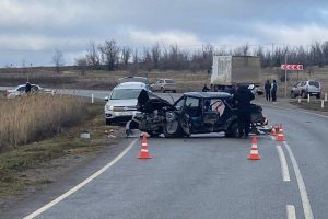 Трое пострадали в жестком ДТП с грузовиком в Котовском районе