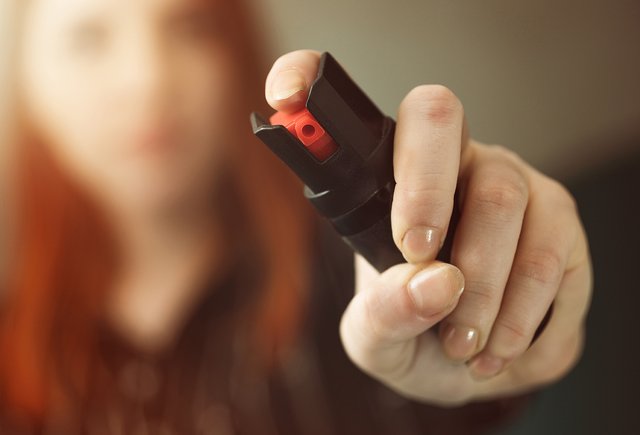 В Волгограде школьница распылила перцовый баллончик в лицо однокласснице — полиция узнала об инциденте из соцсетей