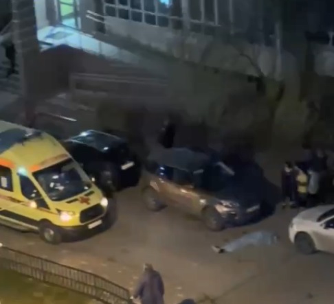 Скорая не смогла спасти мужчину в жилом комплексе «Новый Свет»