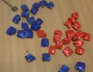 В Волгоградской области полицейские задержали 17-летнюю девушку, подозреваемую в попытке сбыта крупной партии наркотиков