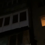 На улице Кирова в Волжском мужчина выпал из окна многоэтажки