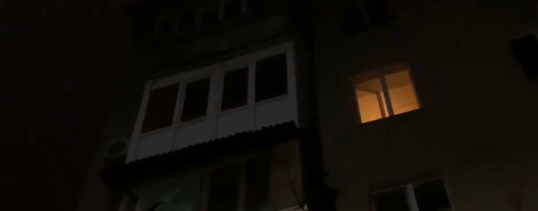 В Волжском 67-летний мужчина погиб, выпав из окна своей квартиры