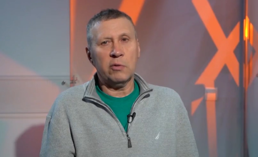 Сын умершей пенсионерки пытается через суд вернуть квартиру, подаренную незнакомцам