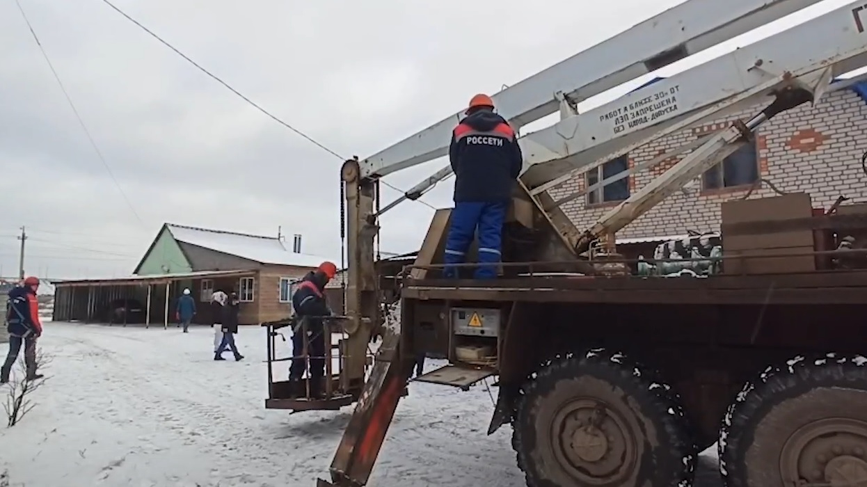 33 дома в цыганском поселке Городищенского района остались без электричества после рейда