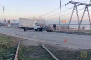 Столкновение «Гранты» и «ГАЗели» в Тракторозаводском районе отправило в больницу мать и трёхлетнюю дочь