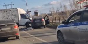 Авария на подъезде к ГЭС со стороны Волжского: столкнулись «Газель» и «Гранта»