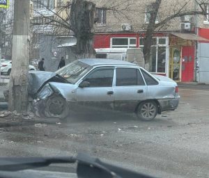 На перекрёстке Рыкачева и Ополченской столкнулись две легковушки