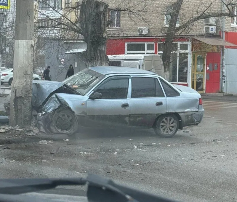 На перекрёстке Рыкачева и Ополченской столкнулись две легковушки
