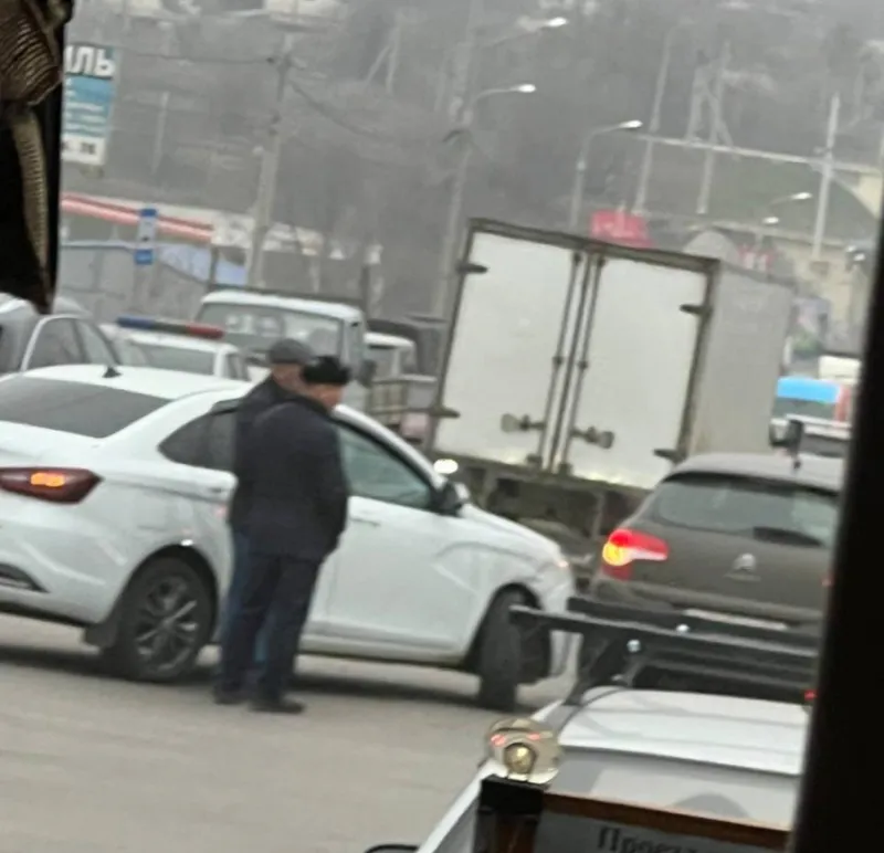 Из-за столкновения двух легковушек Волгоград встал в пробке на Второй продольной