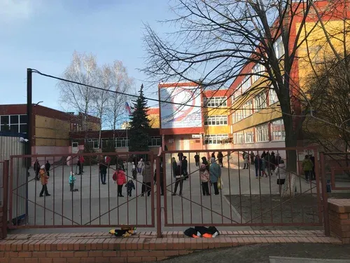 «Дети сидят в коридорах»: родители пожаловались на ситуацию в лицее №9 Волгограда