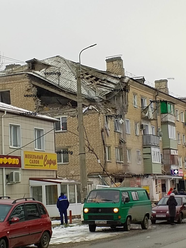 Мощный хлопок в Петровом Вале: дом на Ленина повреждён, под завалами нашли людей